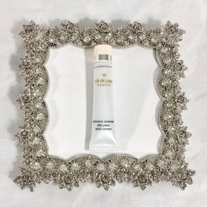 CLÉ DE PEAU Eye Contour Essence Anti-Dark Circles
